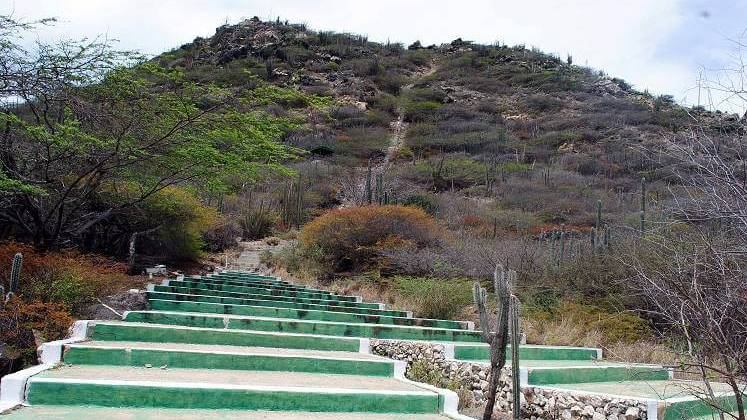 Enjoy beautiful views from the Hooiberg in Aruba