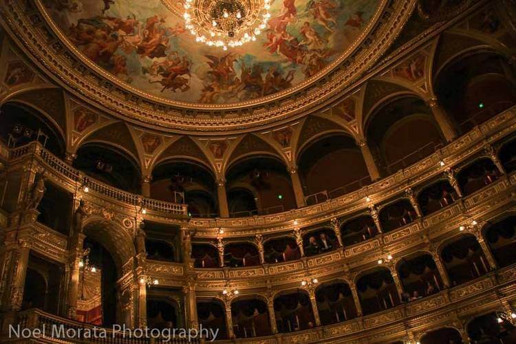 Neo-Renaissance-Außenansicht Der Ungarischen Staatsoper In Der Andrássy-Allee In Budapest