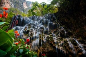 Las Grutas de Tolantongo Mexico Hot Springs by Universal Traveller 290691294 XL