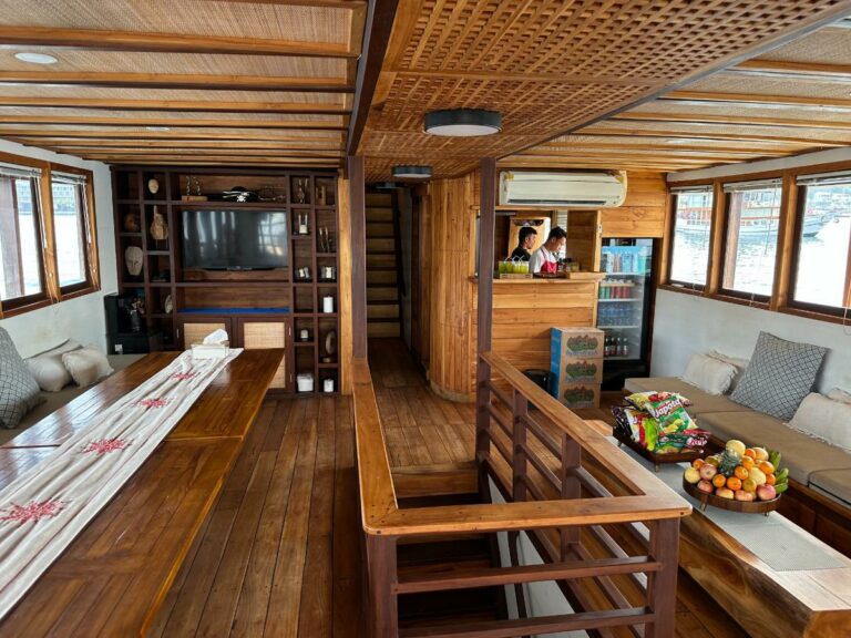 Elbark Cruises Komodo National Park Indonesia Universal Traveller by Tim Kroeger 3848 768x576