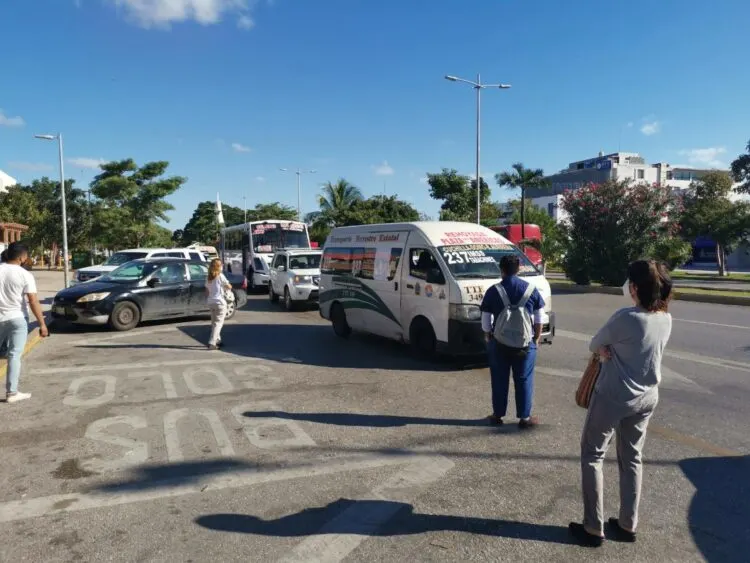 Colectivo-Sammeltransporter In Cancun Für Die Fahrt Nach Tulum