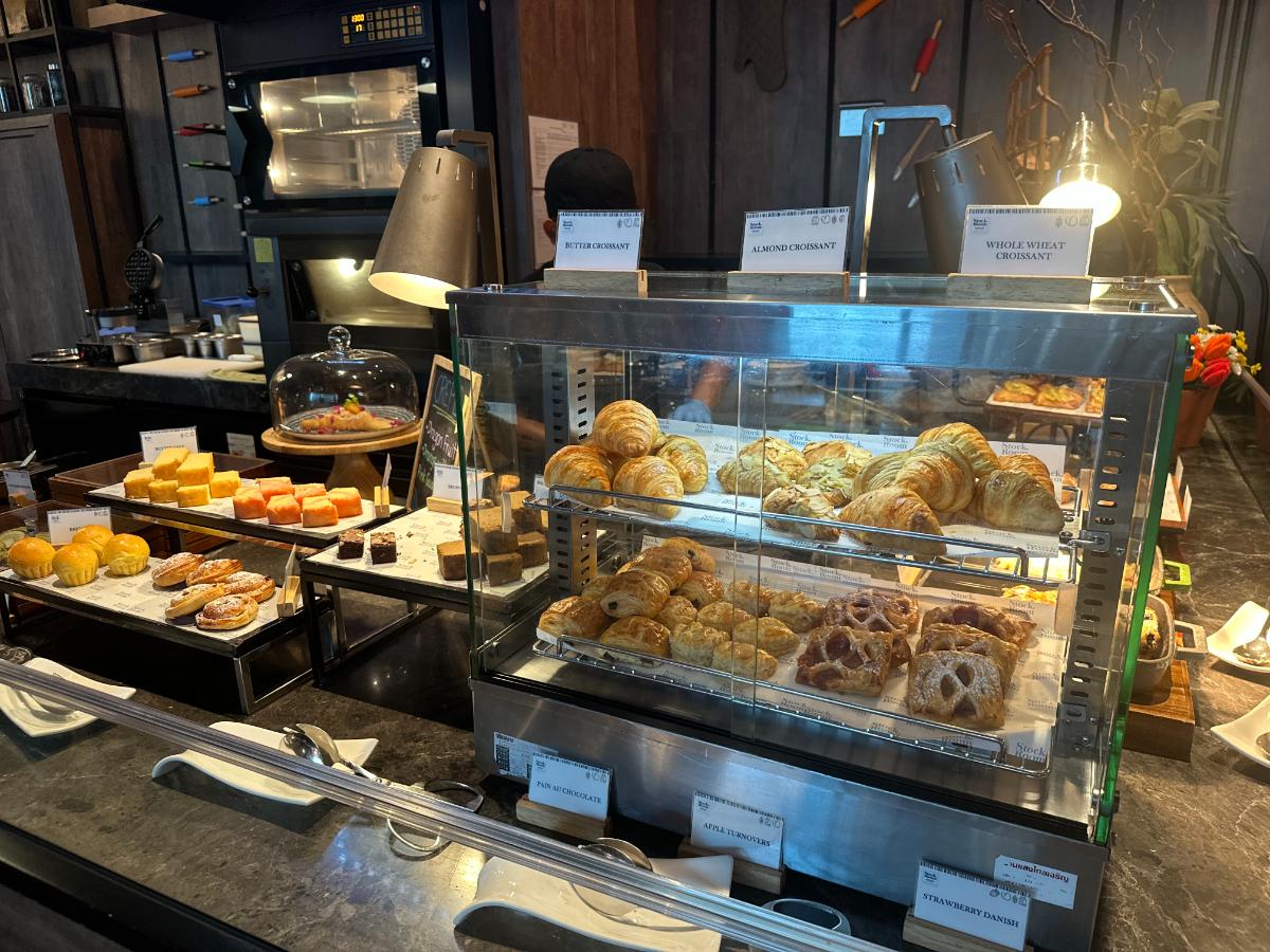 Backwarenstation Beim Frühstück Im Kimpton Maa-Lai Bangkok