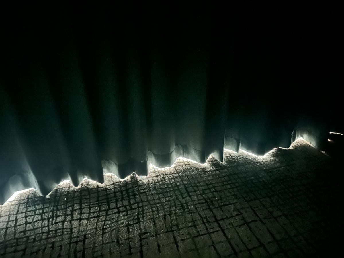 Beleuchtetes Wasserspiel Im Garten Des Kimpton Maa-Lai Bangkok Bei Nacht