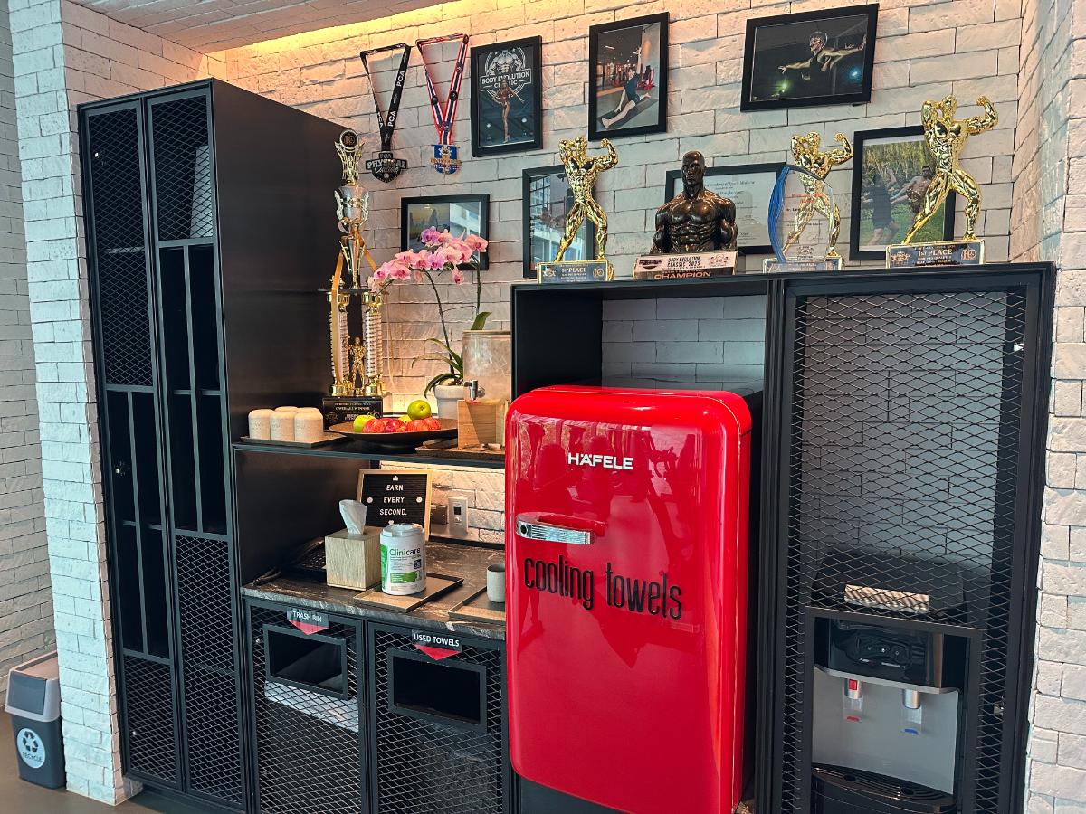 Erfrischungsstation Im Gym Des Kimpton Maa-Lai Bangkok