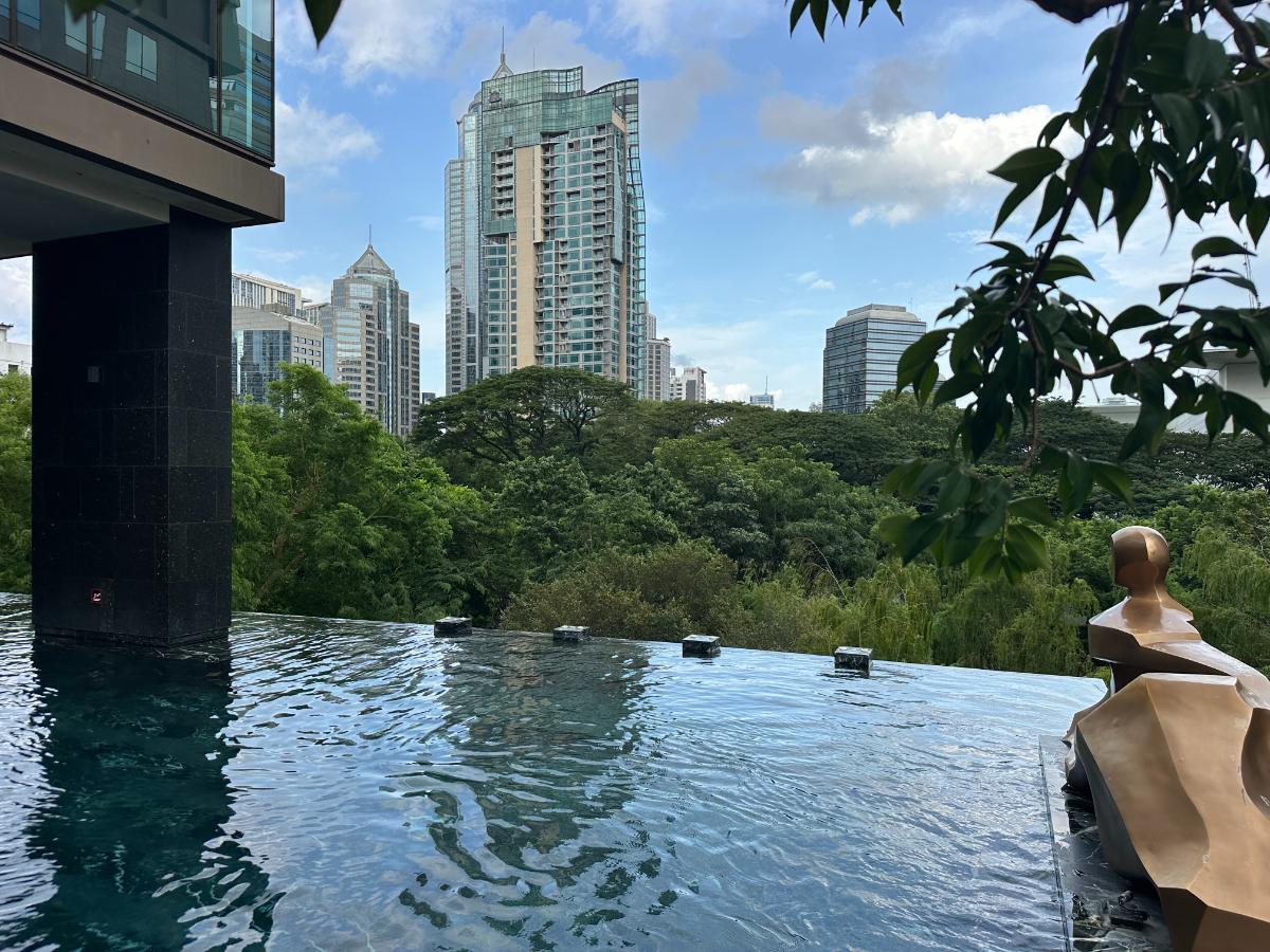 Infinity-Pool Mit Skyline-Blick Im Kimpton Maa-Lai Bangkok