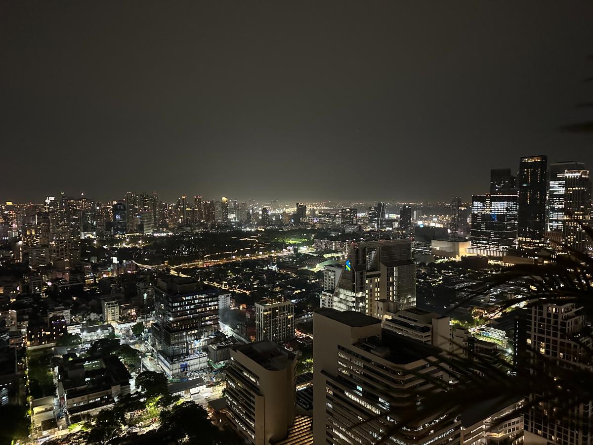 Panorama Der Nächtlichen Skyline Vom Kimpton Maa-Lai Bangkok