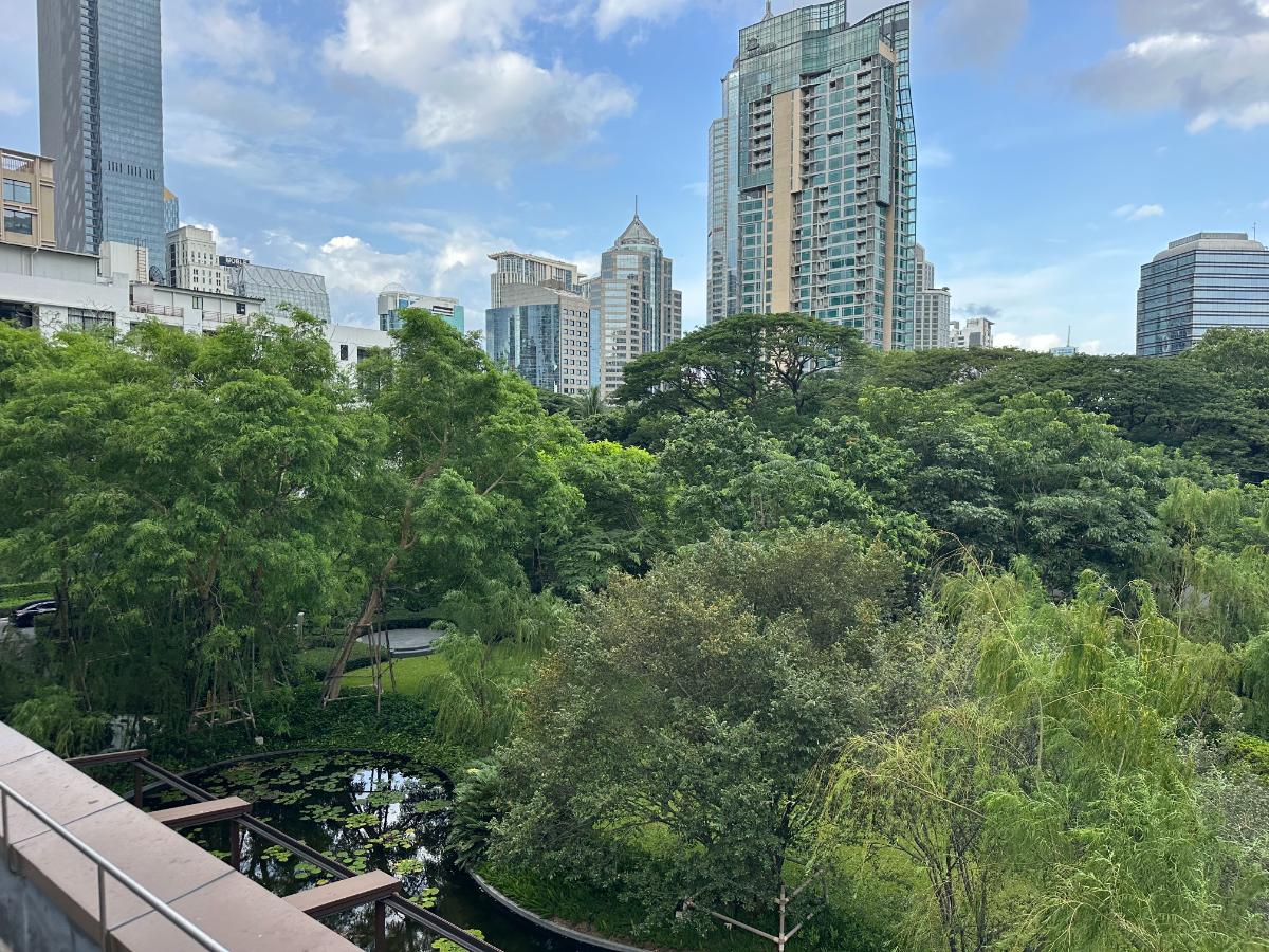 Blick Auf Park Und Skyline Vom Kimpton Maa-Lai Bangkok