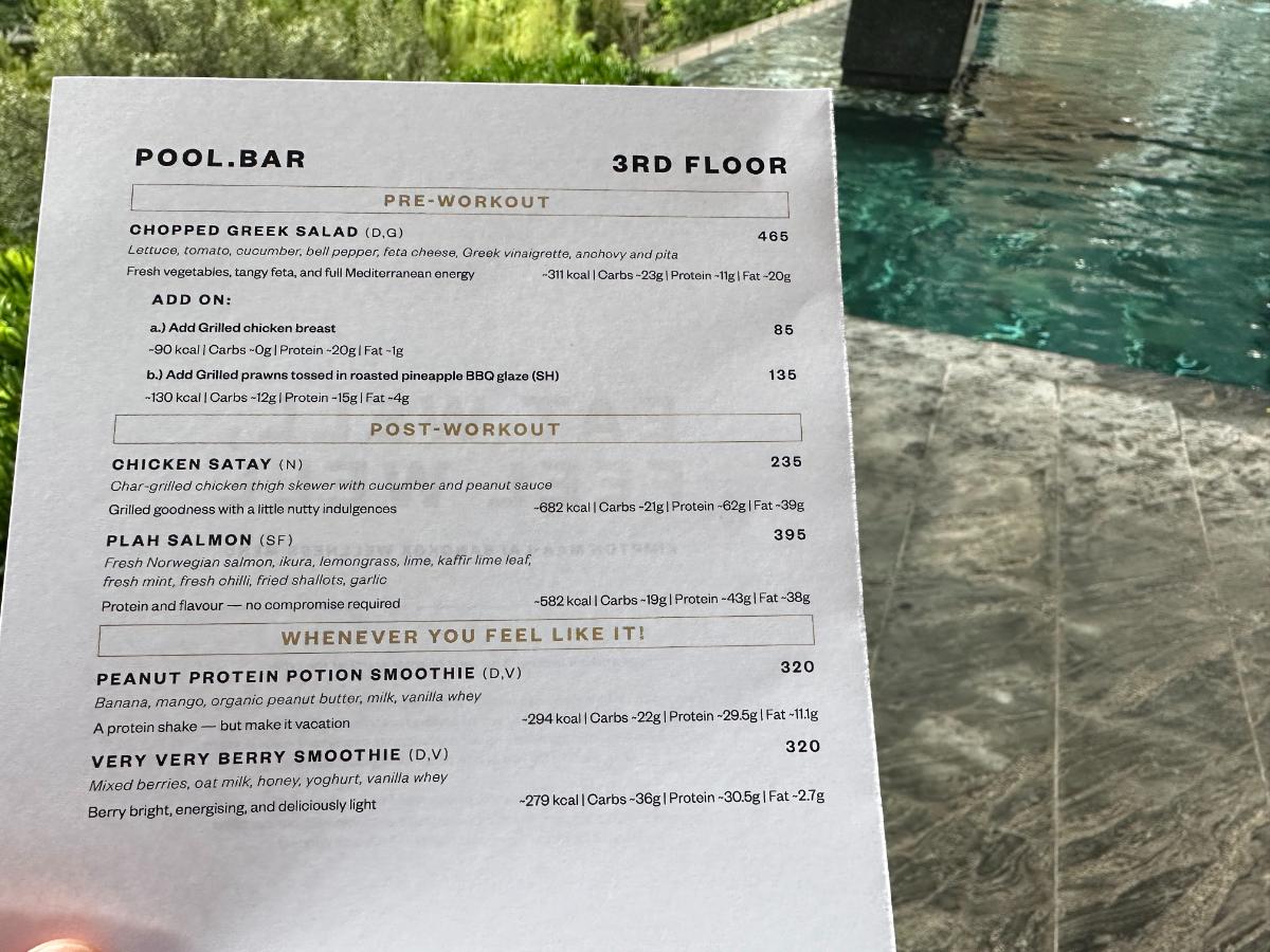 Pool-Bar-Karte Mit Nährwertangaben Im Kimpton Maa-Lai Bangkok