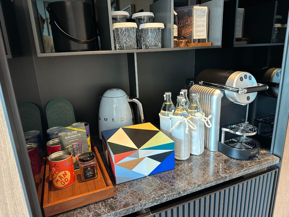 Kaffee- Und Teestation In Der Sindhorn Suite Im Kimpton Maa-Lai Bangkok