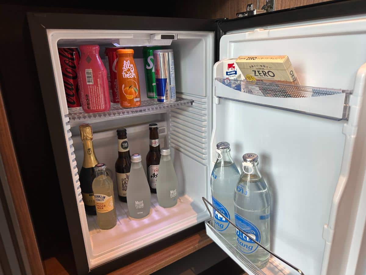 Minibar In Der Sindhorn Suite Im Kimpton Maa-Lai Bangkok