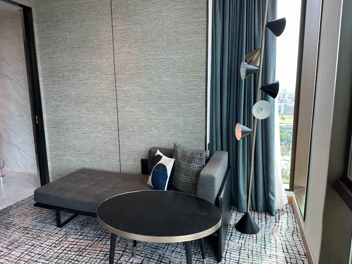 Sitzecke In Der Sindhorn Suite Im Kimpton Maa-Lai Bangkok